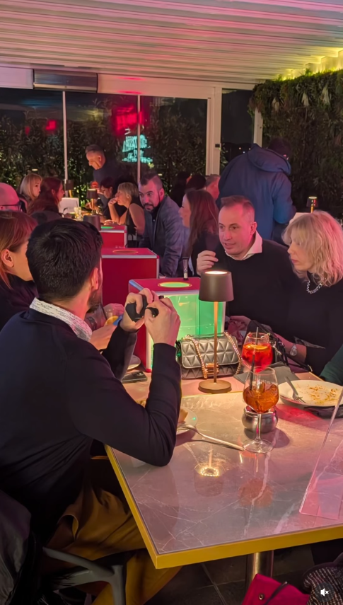 Momento di team building durante un evento Social Box 2